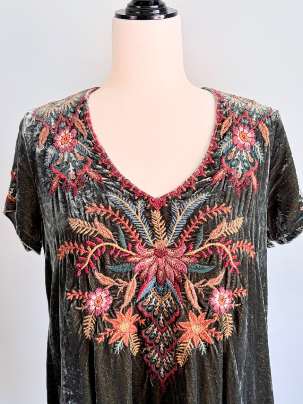 Johnny Was Velvet Top Long Boho Luxury Festival Embroidered V-Neck Green Size S - Picture 4 of 16